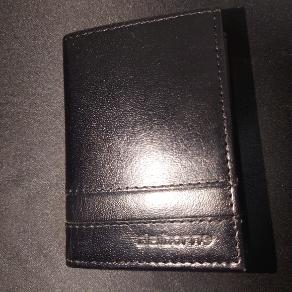NEW Claiborne trifold wallet - Picture 2 of 4